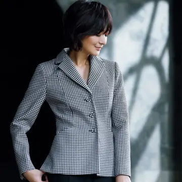 【富岡佳子 DIOR「バー」ジャケットをまとって】細部まで美しい千鳥格子柄のジャケット