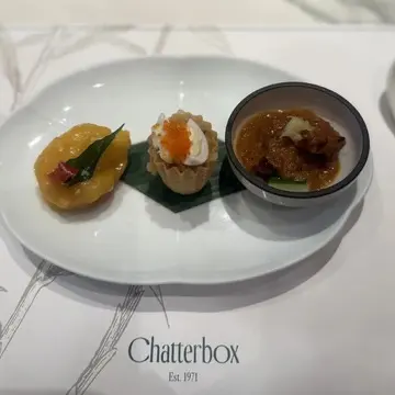 顔周りもスッキリ！大人の抜け感を意識した耳かけショートヘア【チームJマダムブログ人気記事週間ランキングTOP10】_1_7-1