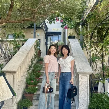 アラフィフ女子会ランチには、きれいめデニムで華やかさを添えて〜開運コーデ〜