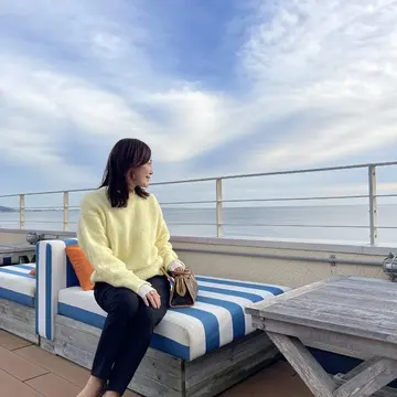 ふわふわイエローニットで鎌倉七里ヶ浜ランチ