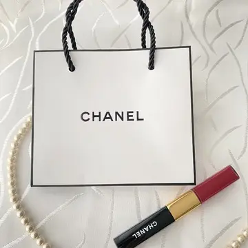 今話題の神リップ2選。CHANELと日本未発売メイベリン、どちらも落ちない本命