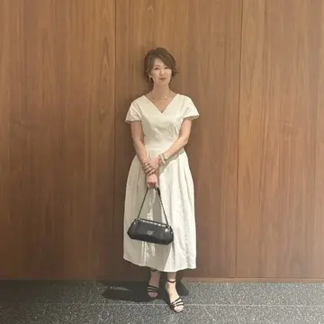 夏の白をまとって華やかな席へ