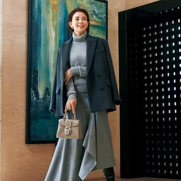 大人のセンス光る&quot;切り替えスカート”。ラッフルヘムの揺れが豊かな表情を見せてくれる