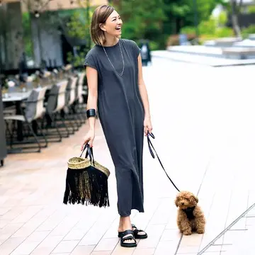 愛犬と朝のお散歩には「GREYCHORD」のTシャツワンピースを！