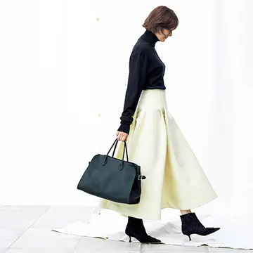 【富岡佳子 最新ファッション】シンプルな「ザ・ロウ」のバッグで“ブランド渋滞”を防ぐ
