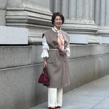 ホテルでのカジュアルランチに選んだラグジュアリーな装い～エクラ華組スナップより～