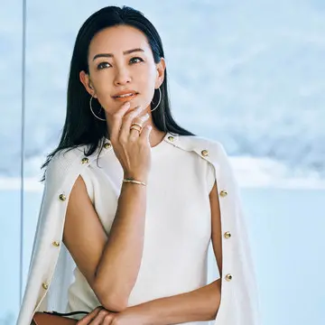 大人らしい上品な肌見せ。秋冬のお出かけに着たい「ノースリーブニット」