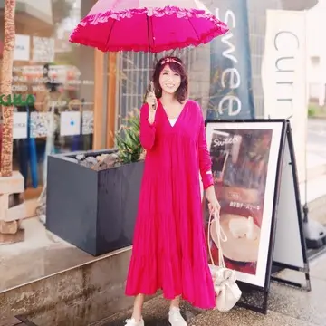たまには赤ワンピで♡ スパイスカレーが人気のカフェ
