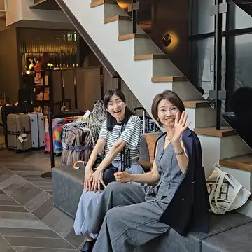 関西Jマダムの皆さんとランチ会｜レースでも甘すぎない大人の黒白コーデ_1_2-3