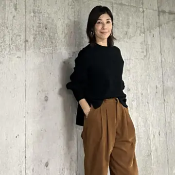 【おしゃれな40代・50代 冬の黒＆茶パンツコーデ】パーティ仕様からプチプラコーデまで。冬のパンツスタイルは素材感＆ディテールで勝負