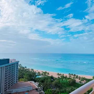 忙しい日々から離れて…旅先で整える私の美容セット♪