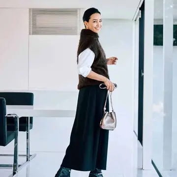 ベストを選んで&quot;着膨れ感”回避！ボリューム感のある「シャギーニット」をすっきり着こなす