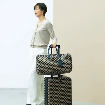 【50代からのファッション新名品】幾何学模様がおしゃれなプラダの旅行バッグ
