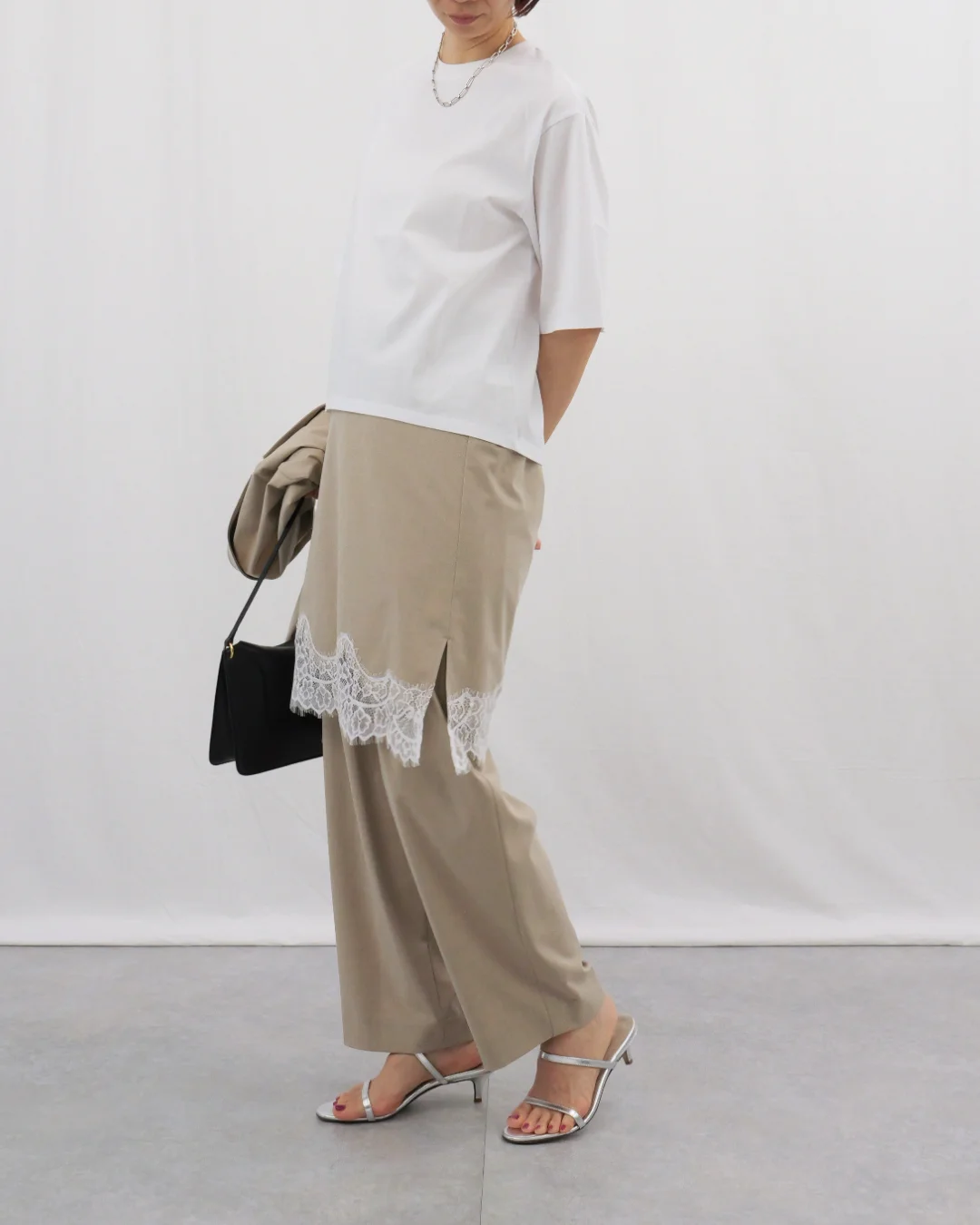 スリット＆ストレッチ入りで動きやすい！