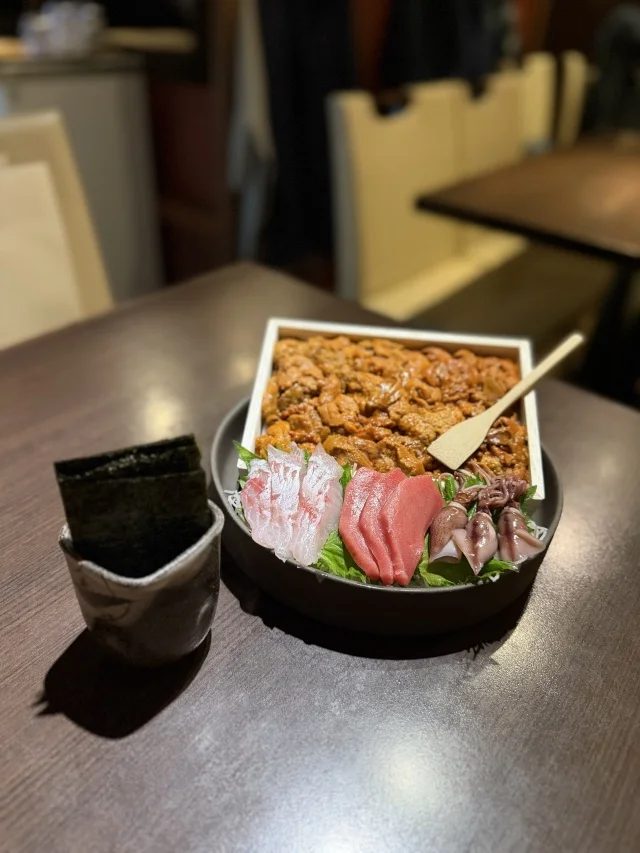 大人女子の隠れ家『頑固おやじ』で、名物“箱ウニ”と極上の日本酒に酔いしれる夜_1_8-1