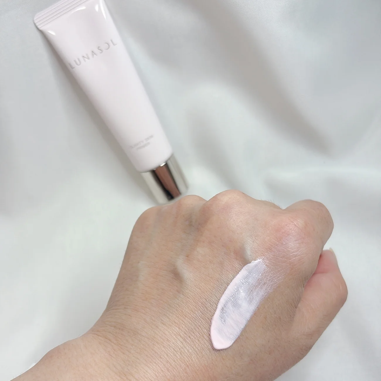 2025　秋新色　新作コスメ　限定コスメ　LUNASOL ルナソル クラリティスキンプライマー　SPF13・PA+ 30g　￥4950／カネボウ化粧品＜９月５日（金）発売＞　実際の色