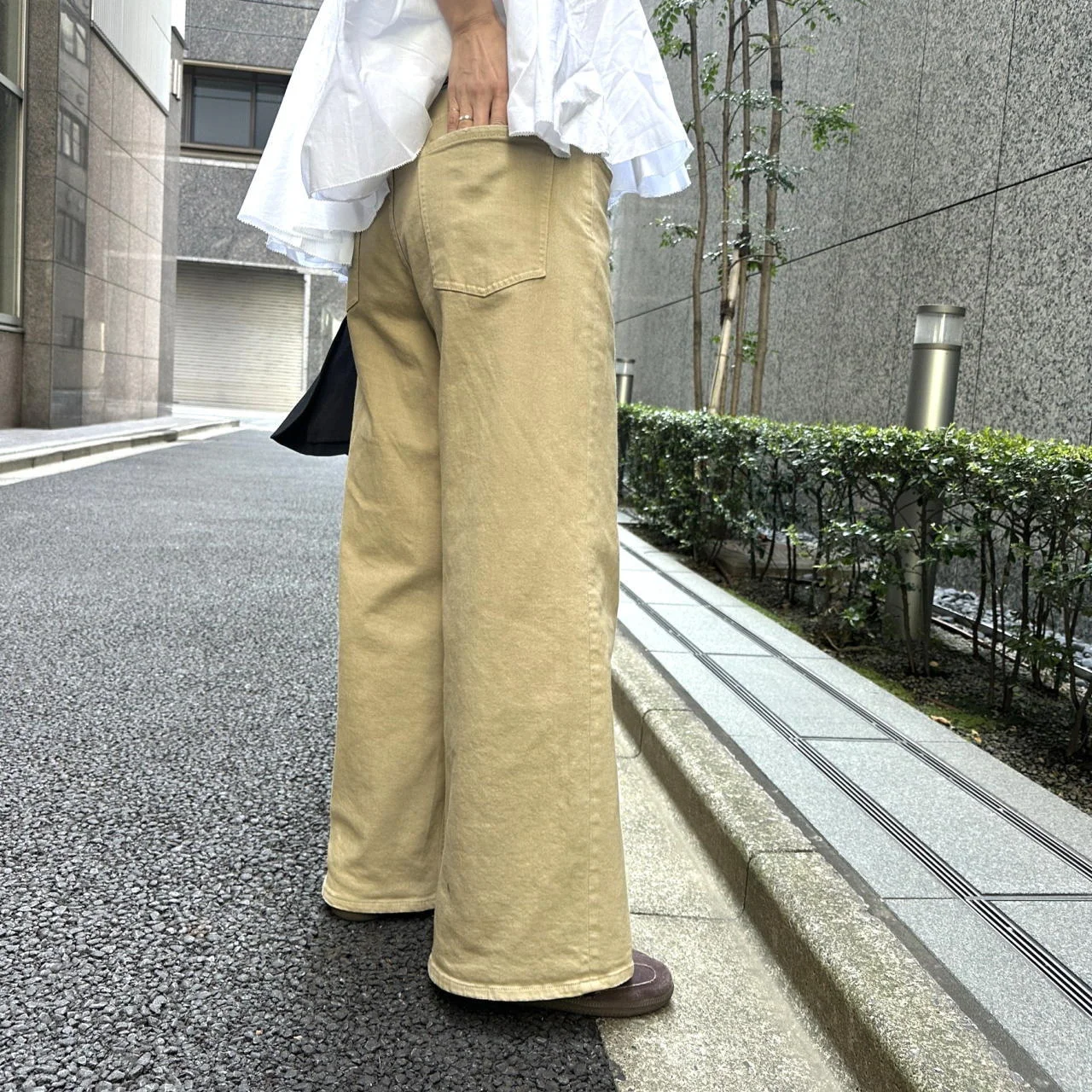 HealthyDENIM×bemiのベージュデニム