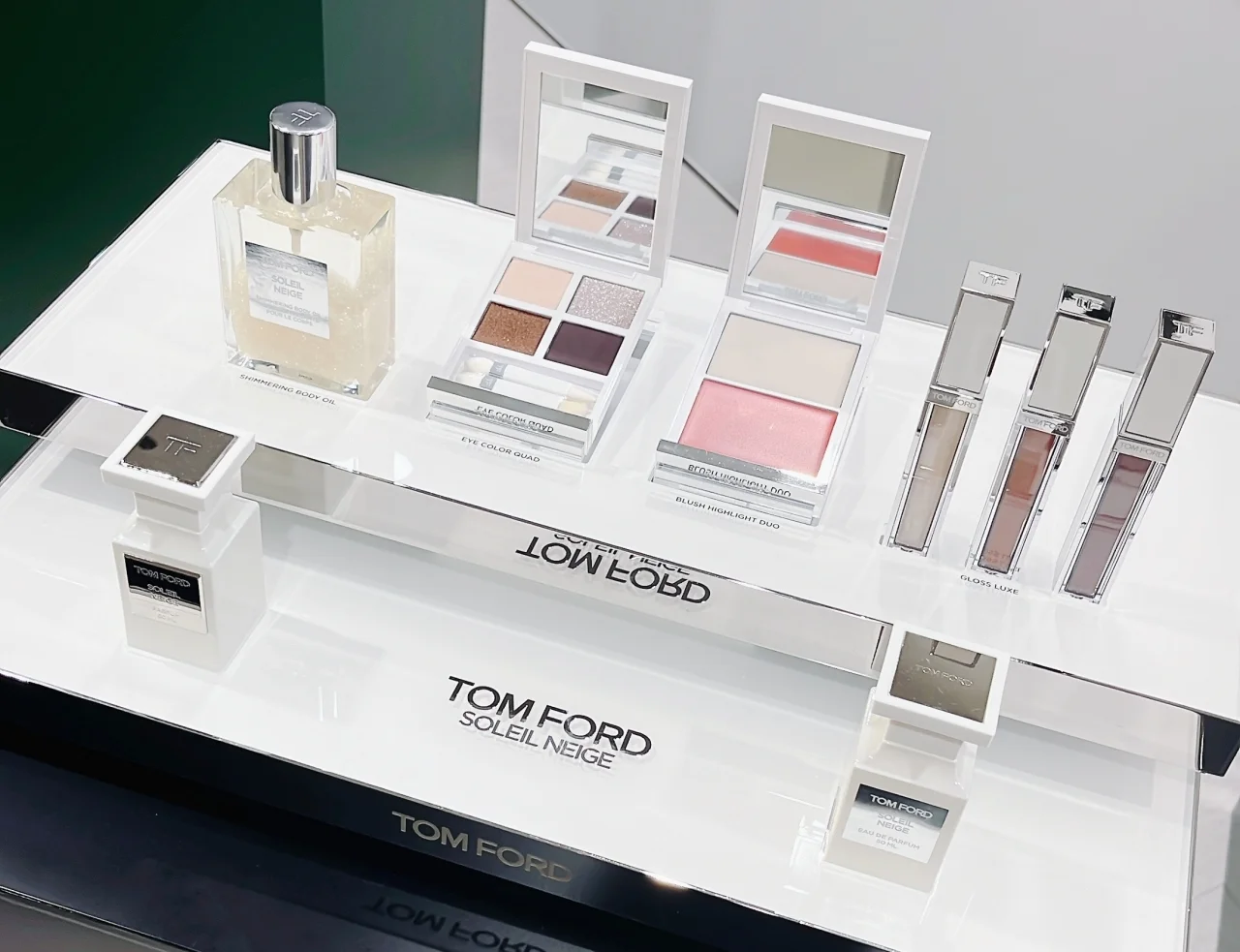 TOM FORD：トム フォード ビューティ　ソレイユ ネージュ カラーコレクション　ソレイユ ネージュ グロス リュクス 全３色 各￥8250、同ブラッシュ ハイライト デュオ ￥11550、ソレイユ アイカラー クォード ￥12980／トム フォード ビューティ＜11月８日（金）限定発売＞ ＊11月1日（金）より店頭予約開始