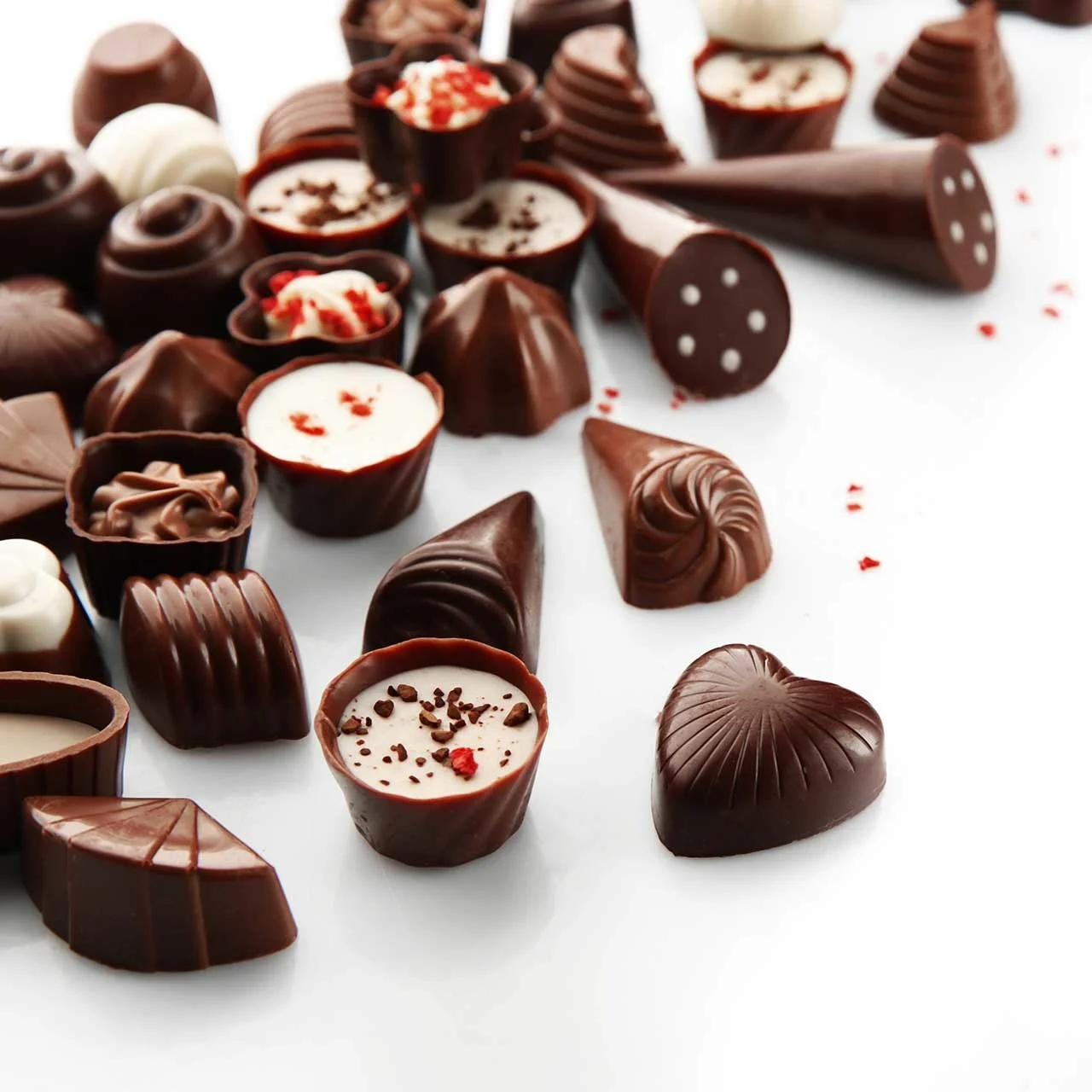 アラフォー女性の80%がバレンタインにチョコレートを渡す！ 予算や選びの基準は？