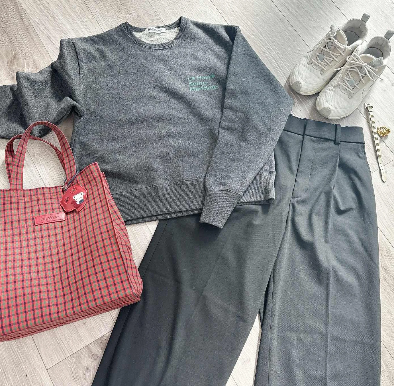 【ユニクロ】定番タックワイドパンツで運動会もキレイめが叶う