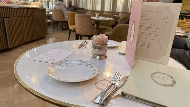 ラデュレ　パリシャンゼリゼ通り店