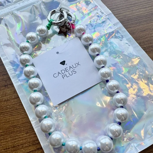 【40代の手元が華やぐ】可愛すぎるCADEAUX+のパールストラップ_1_2