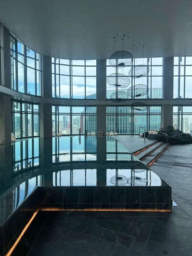 SPAエリアは、プールがとても魅力的でとにかく広い！