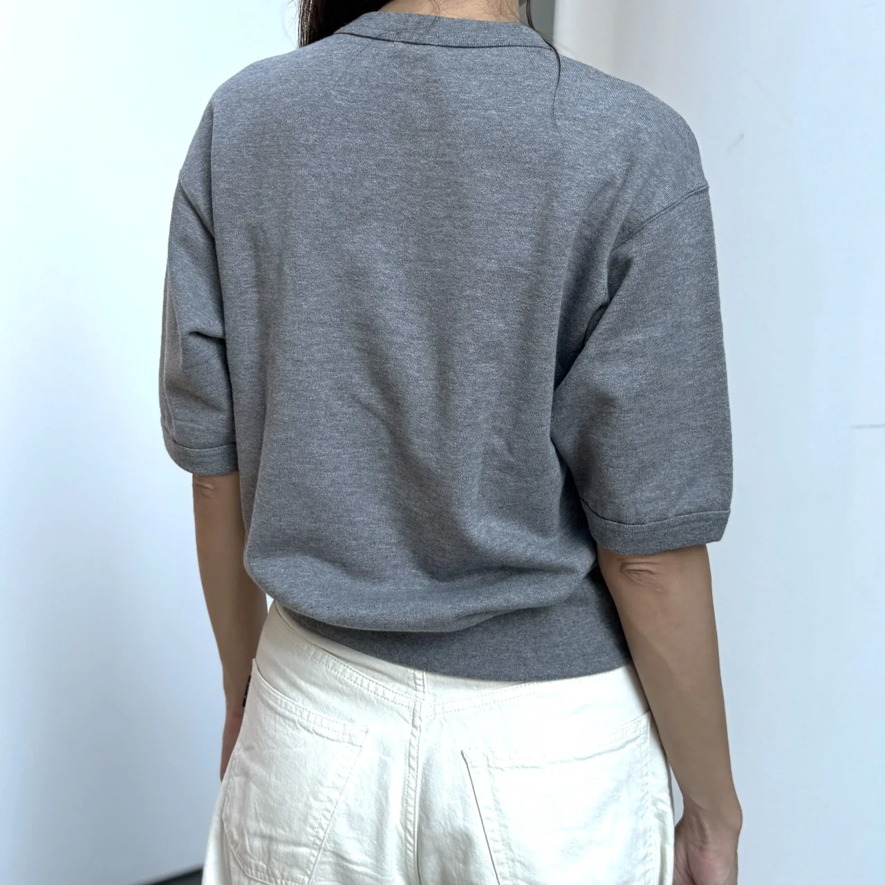 ロエフ 半袖スウェット コーデ 後ろから