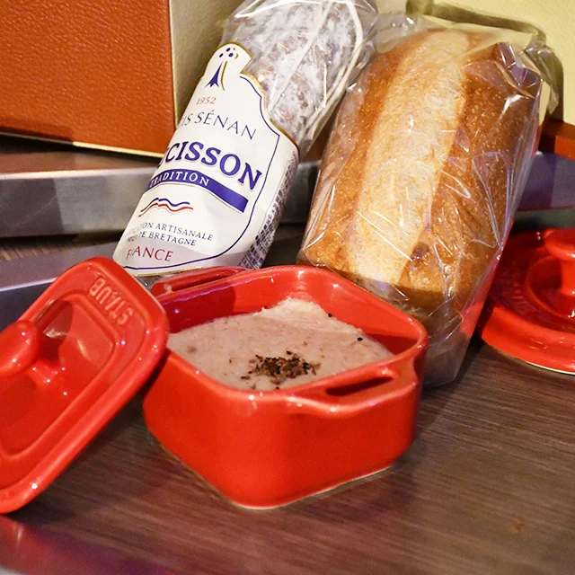 GRAND HYATT TOKYO　グランド・ハイアット 東京　2025 Christmasクリスマスケーキ＆ブレッド　六本木グルメ　ホテル女子会　ホテルスイーツ　港区グルメ　GrandHyatt