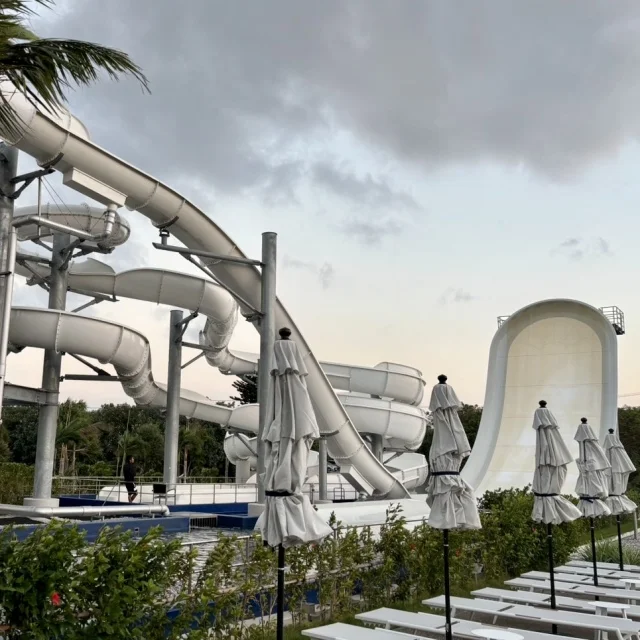 ウォータースライダー