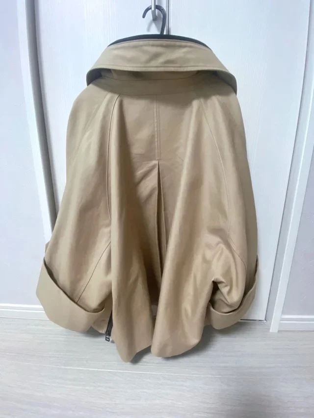 2025年秋、主役になるのは“ひとクセ”アウター。美女組の愛用品＆最旬コーデ【40代ファッション】_1_12-2