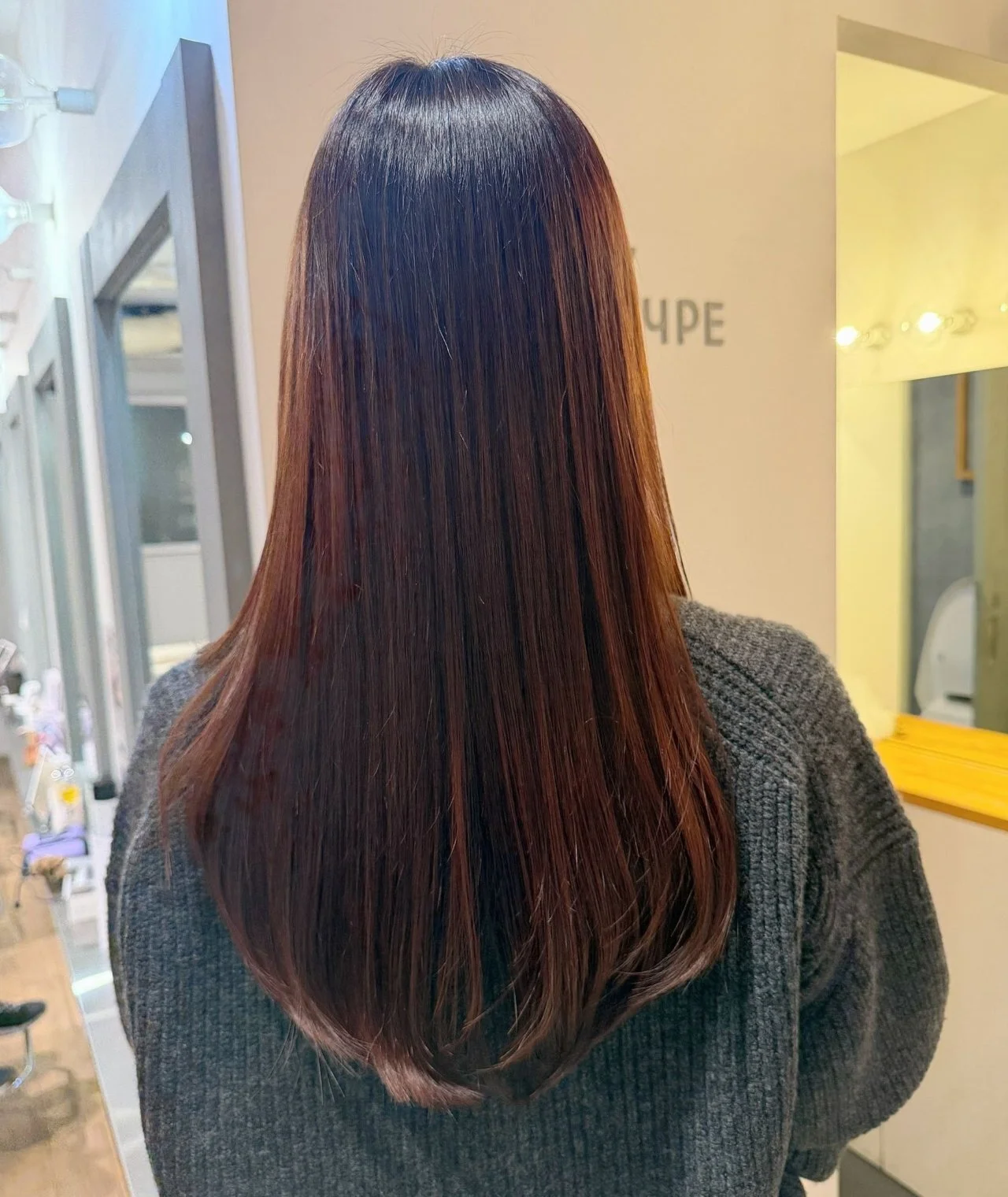 40代のロングヘア　後ろ