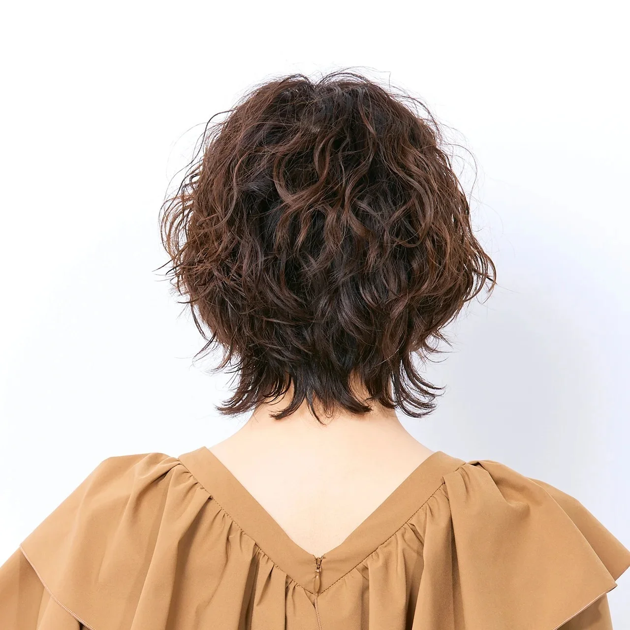 後ろから見た　40代人気ヘアスタイル5位