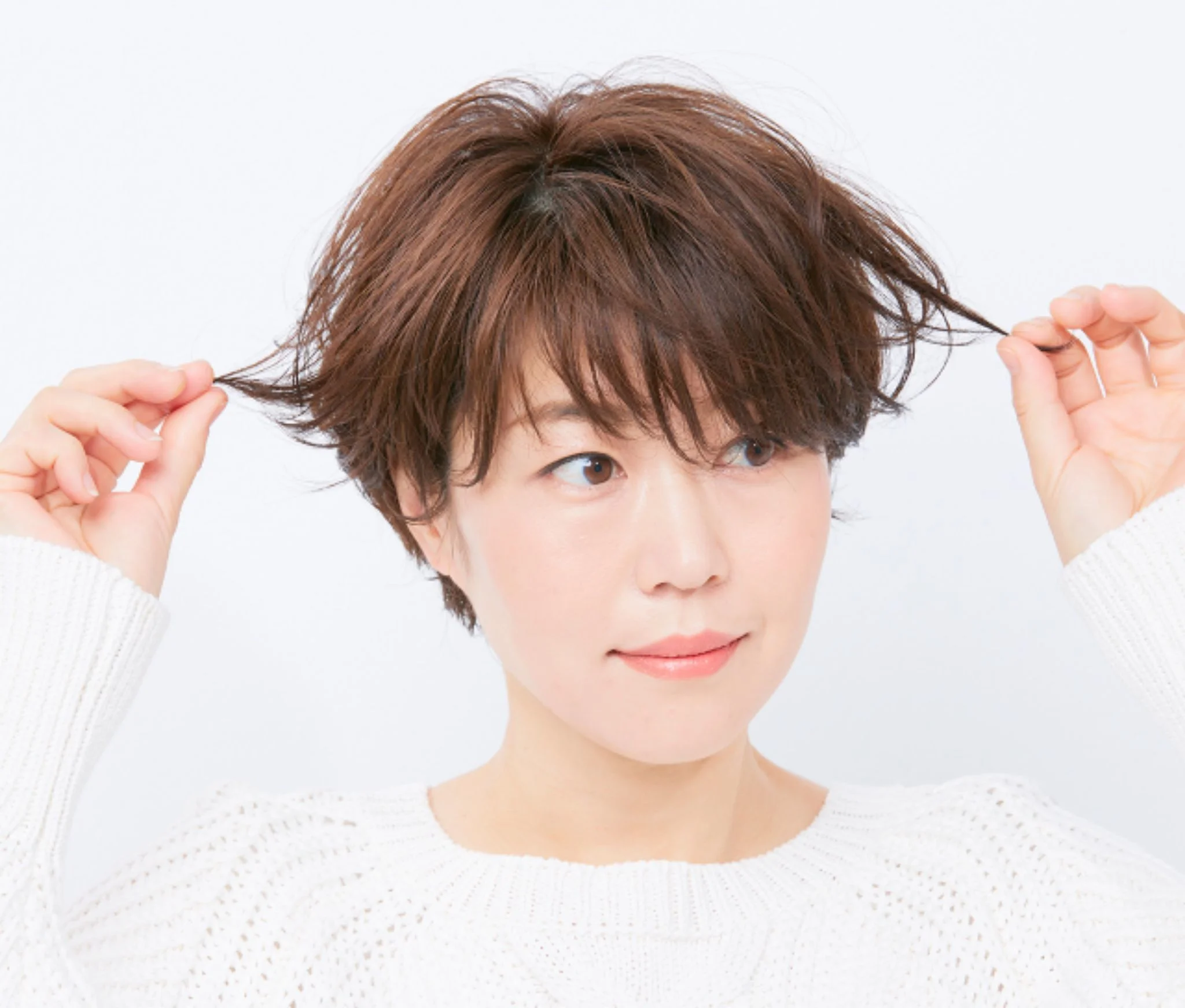 【40代 ショートヘア】ヘアカタログ図鑑掲載！クセ毛うねりもポジティブなヘアスタイルに変身！