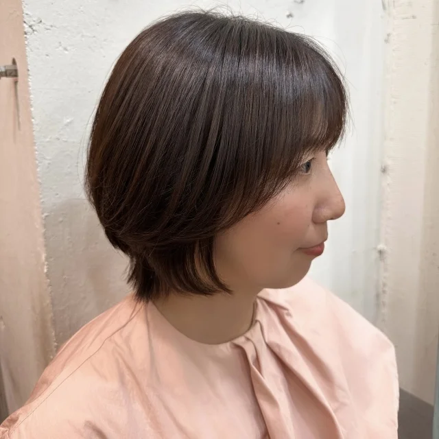 【40代ヘアスタイル】丸顔に効く！ひし形ショートスタイル_1_4-2