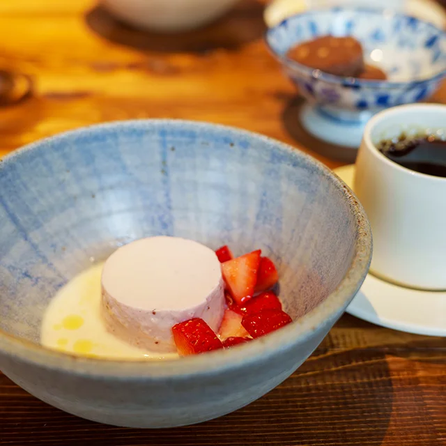 兜町グルメ　ビストロyenレースワンピースコーディネート　40代のきれいめコーディネート　女子会　お正月ランチ　