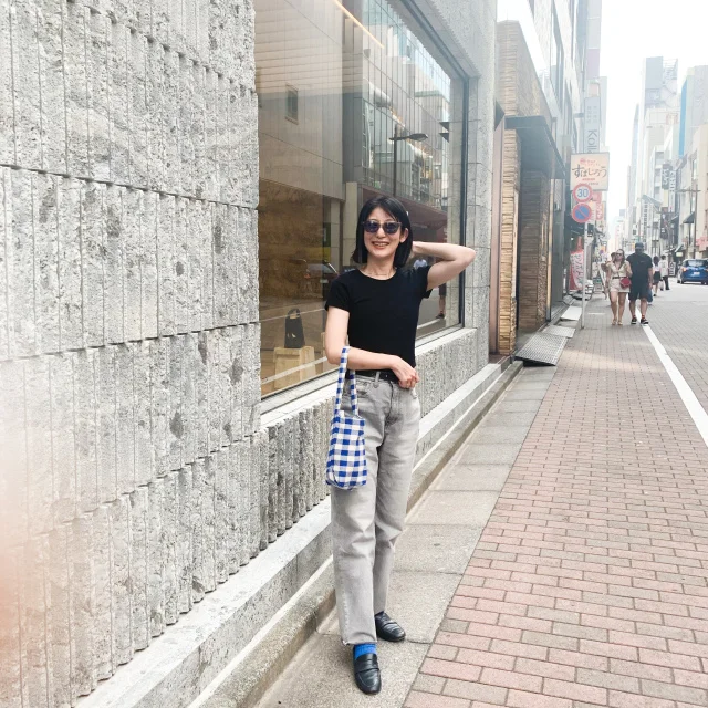 夏の終わり。Tシャツ×ジーンズコーデもローファーで変化をつけて