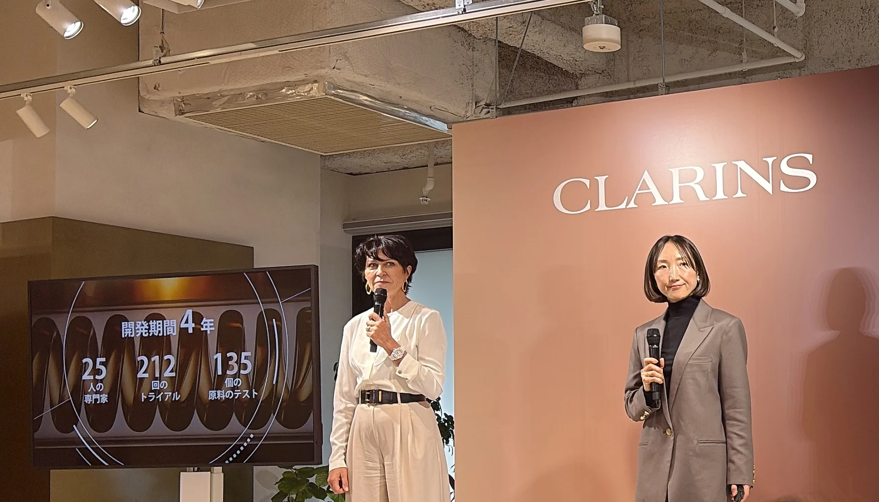 2026　新作　 ダブル セーラムがファンデになった！　ダブル セーラム ファンデーション　発表会　プレゼンテーション中の写真