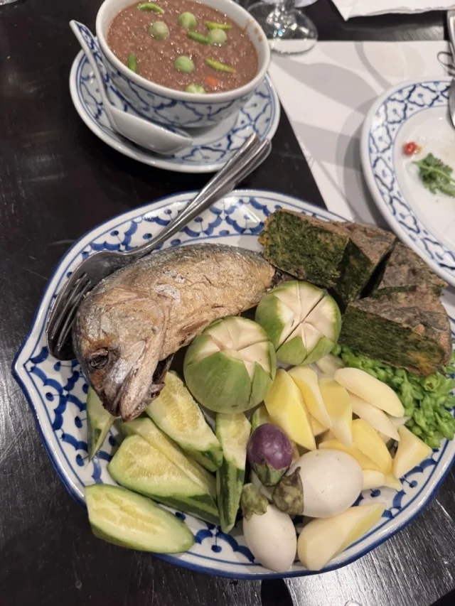 バンコク　レストラン　Plu