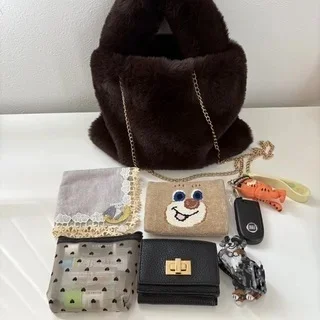 残暑でも秋を先取り! カラー・小物・素材でつくる「晩夏→初秋コーデ」【40代ファッション】_1_14