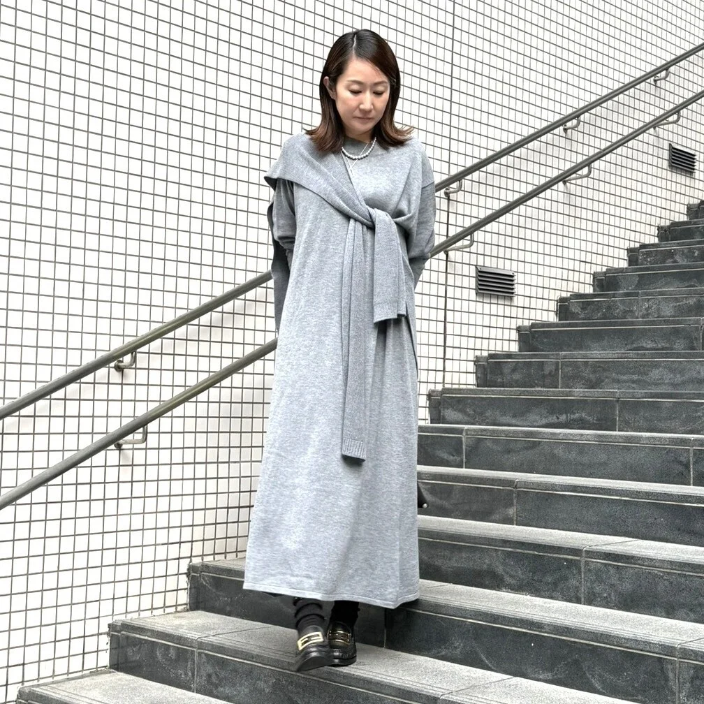【ATELIER N’S】季節の変わり目に寄り添う、ニットワンピースの心地よさ