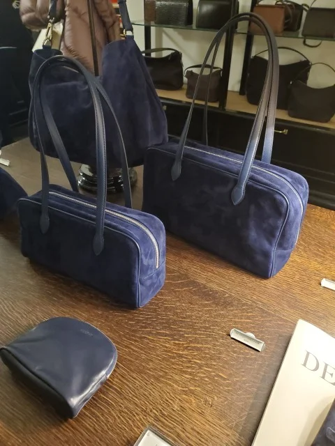 TOUT Y EST 日本限定 ロケスモールバッグ ネイビー スエード