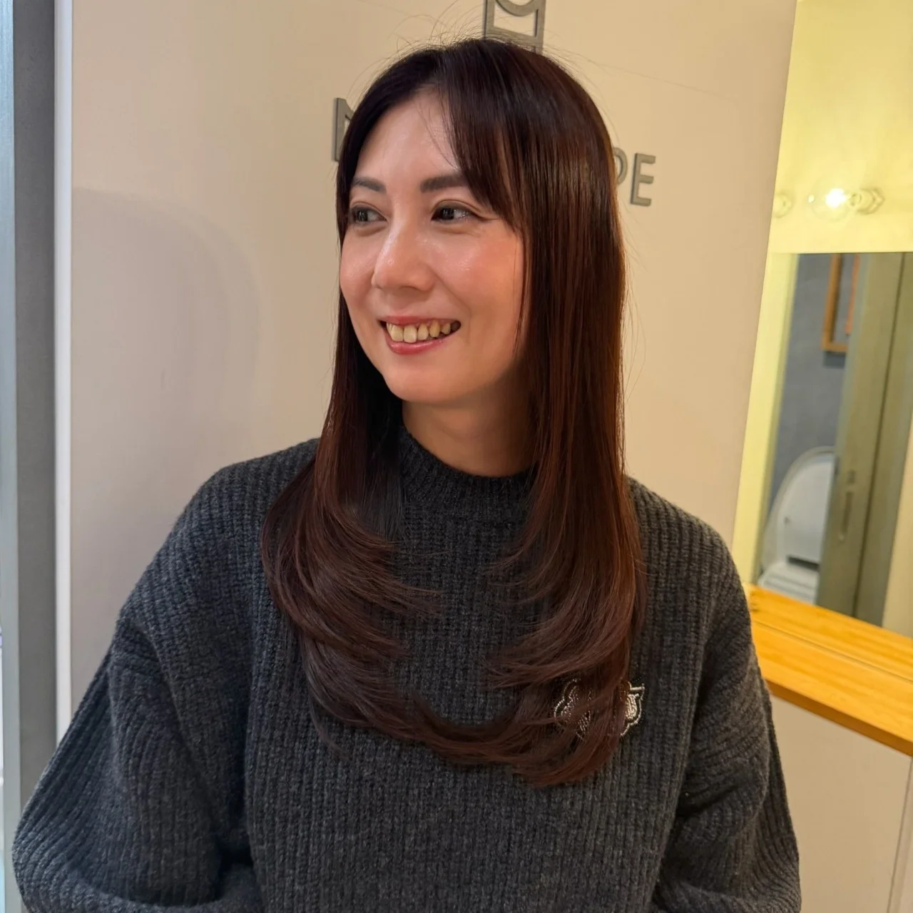 ツヤを仕込んだ大人の美髪サイドレイヤー【40代のロングヘア】