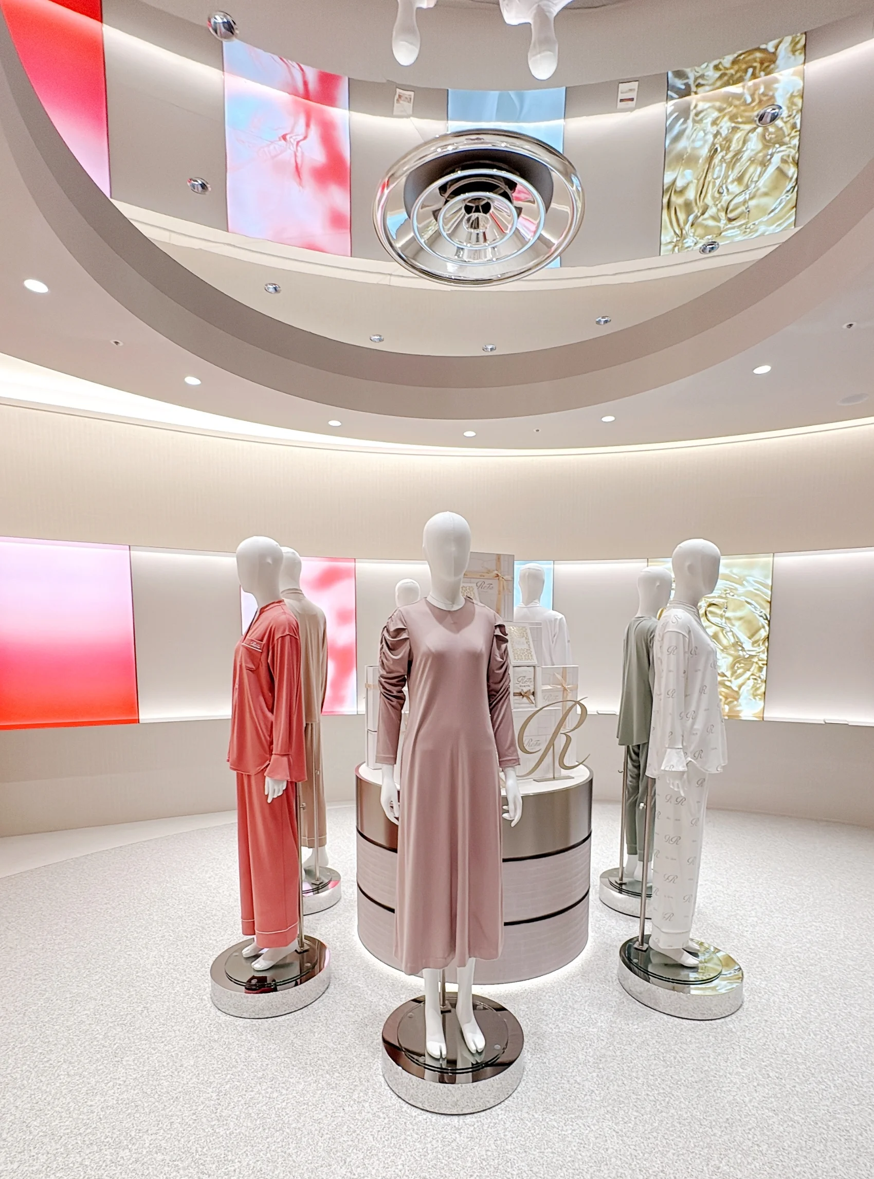 ReFa リファ GINZA  銀座　旗艦店