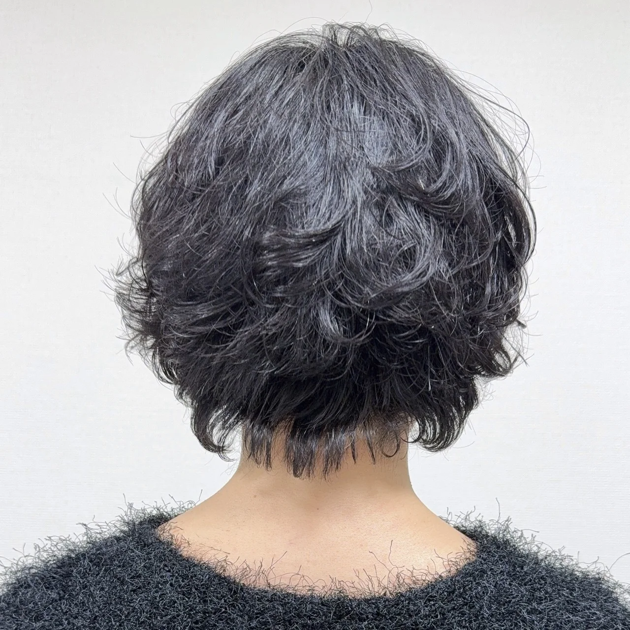 40代　ショートヘア　後ろ