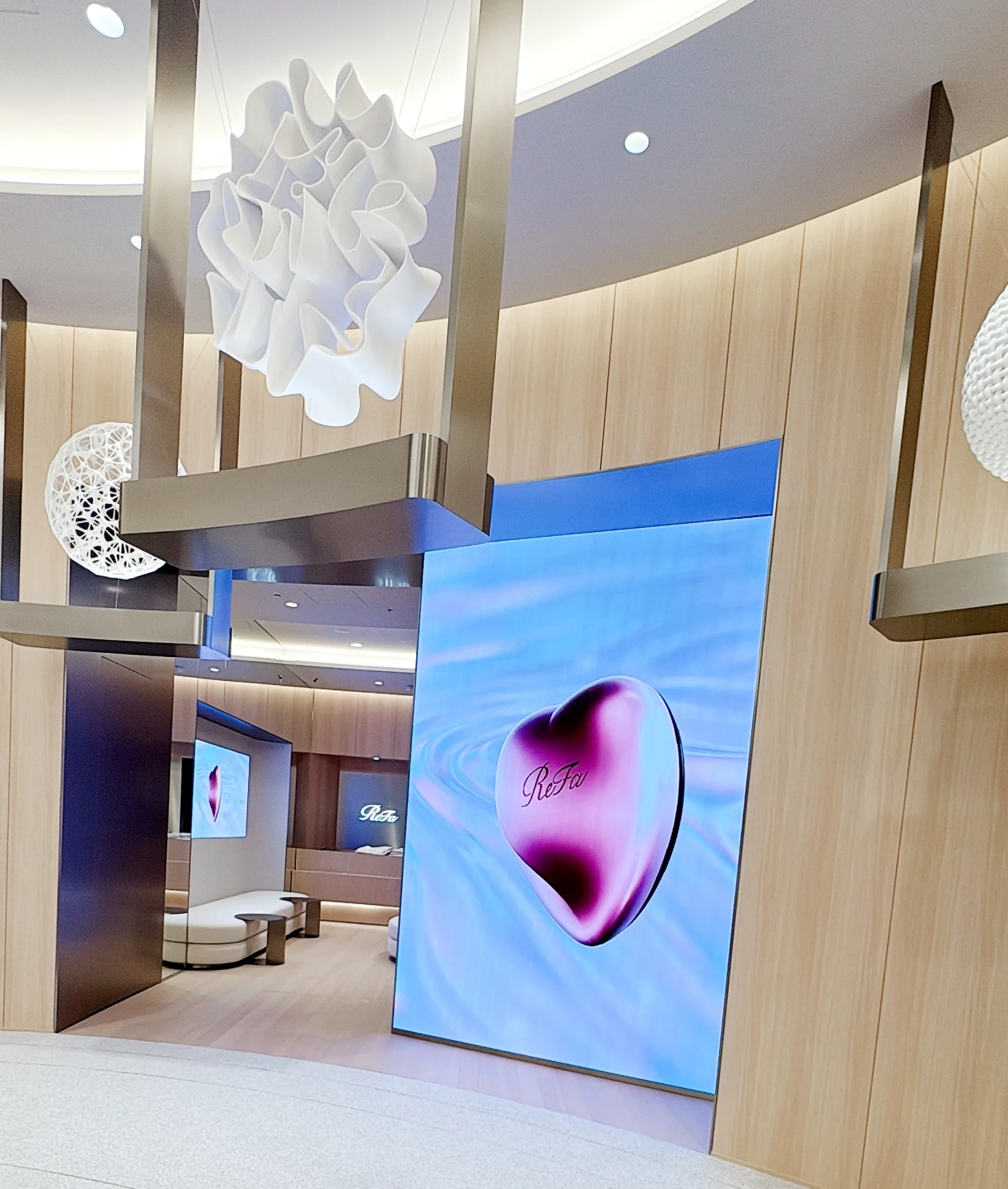 ReFa リファ GINZA  銀座　旗艦店