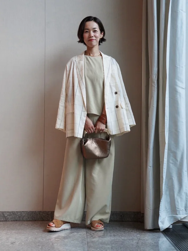 エムセブンデイズ「高園あずささんコラボ」フィブリルTブラウス/ピスタチオベージュを着てホテルまでおでかけ。