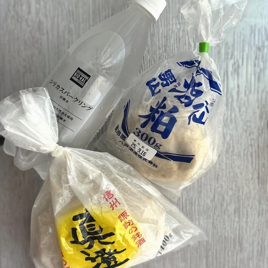 「真澄」と、世界酒蔵ランキング1位の八戸酒造の酒粕