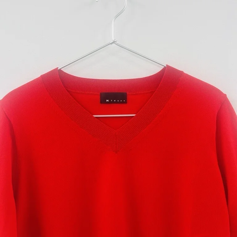 エムセブンデイズ 加藤かすみさんコラボ　アンサンブル 赤い半袖Vネックニット首元