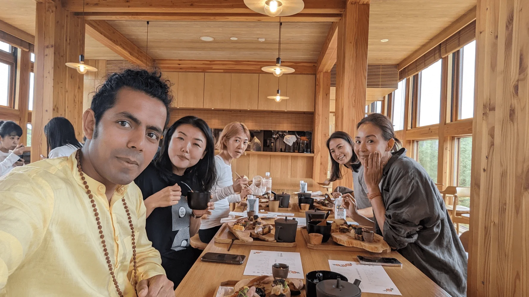 SHIHOのデジカメ日記　禅坊靖寧のディナーと朝食。今回一緒だったヨガ先生と友人達と食事を囲んで。